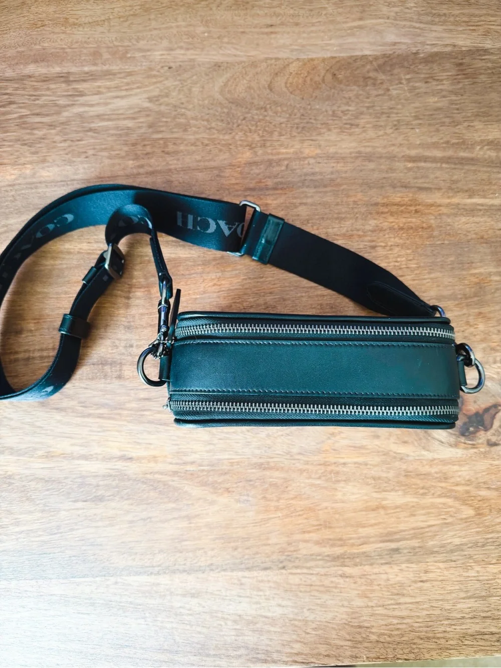 Wyatt Coach Men's Signature Crossbody Bag in Black - Picture 3 of 6